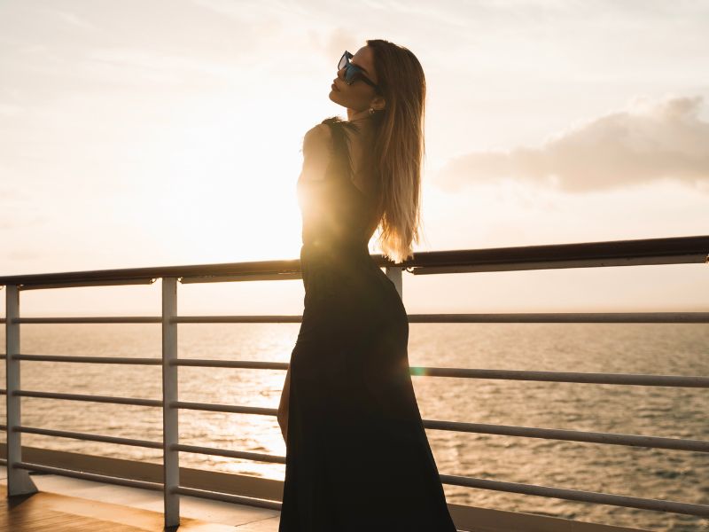 How to Choose the Right Evening Gown for a Black-Tie Affair