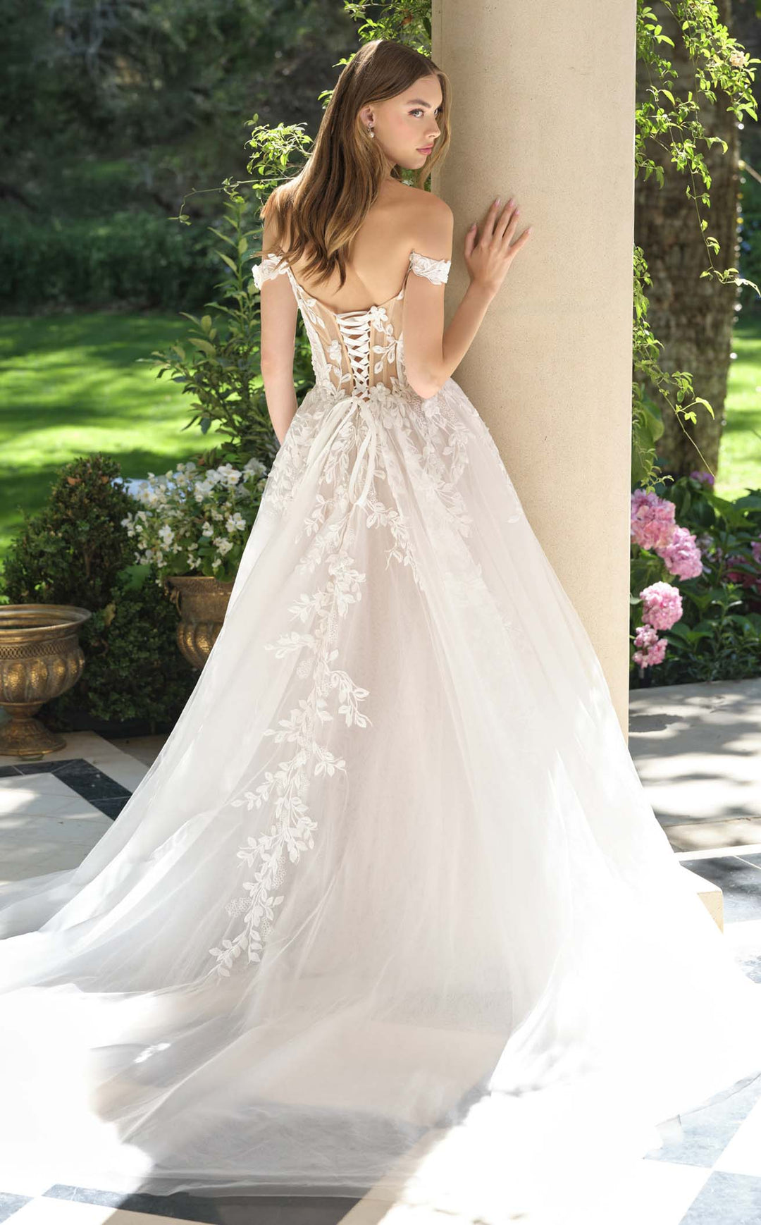 Andrea and Leo WL057 Off White/Nude
