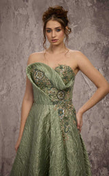 MNM Couture Q3355 Mint