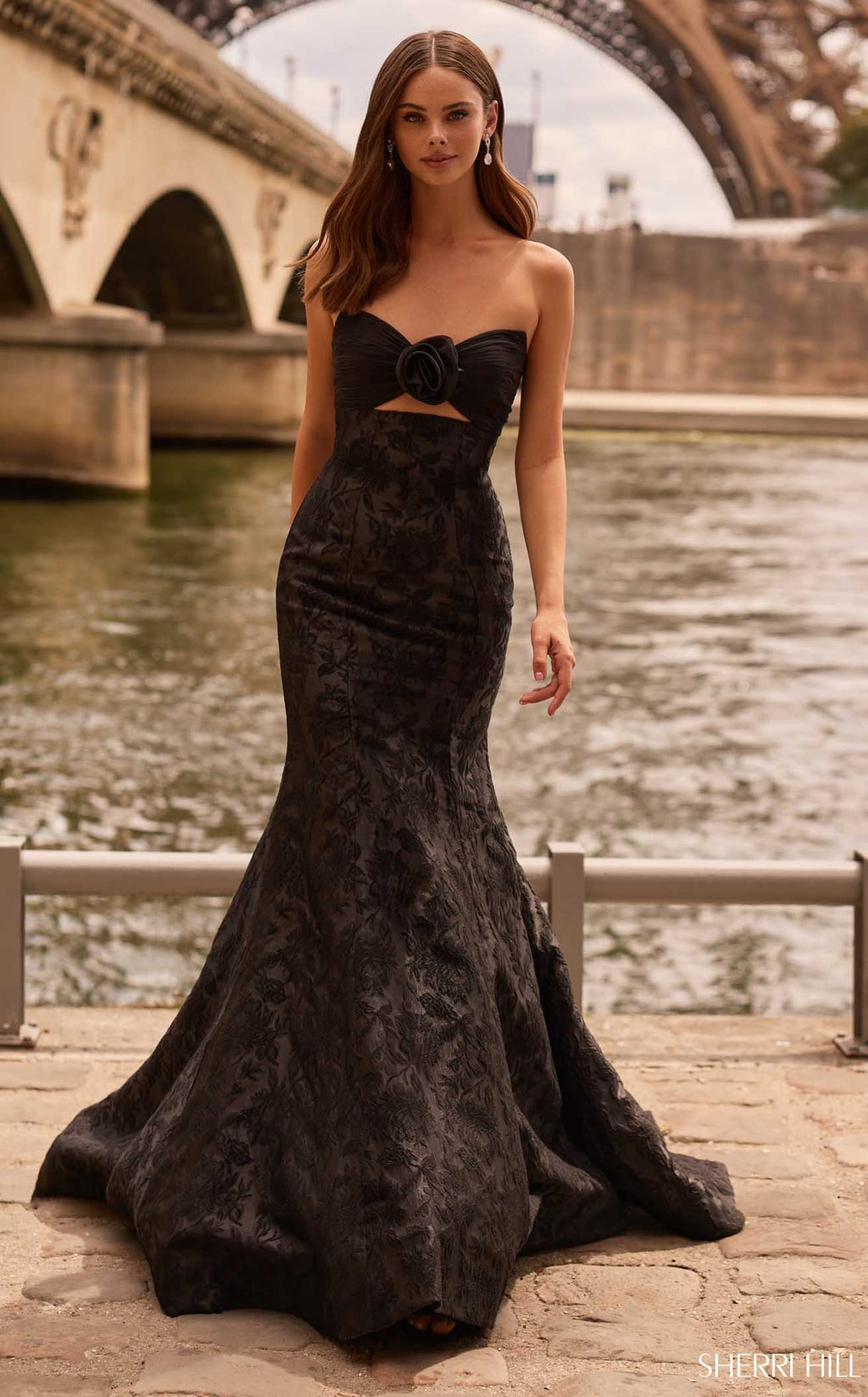 sherri hill black dress 57792 Fit & Flare Jersey Ivory 8 90s Dress Up Ideas Style Season Description:FALL 2025 DELIVERY 3 while the fitted silhouette Size:US Size 2