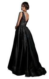 Andrea and Leo 5246 Black