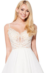 Ellie Wilde EW21958 Ivory