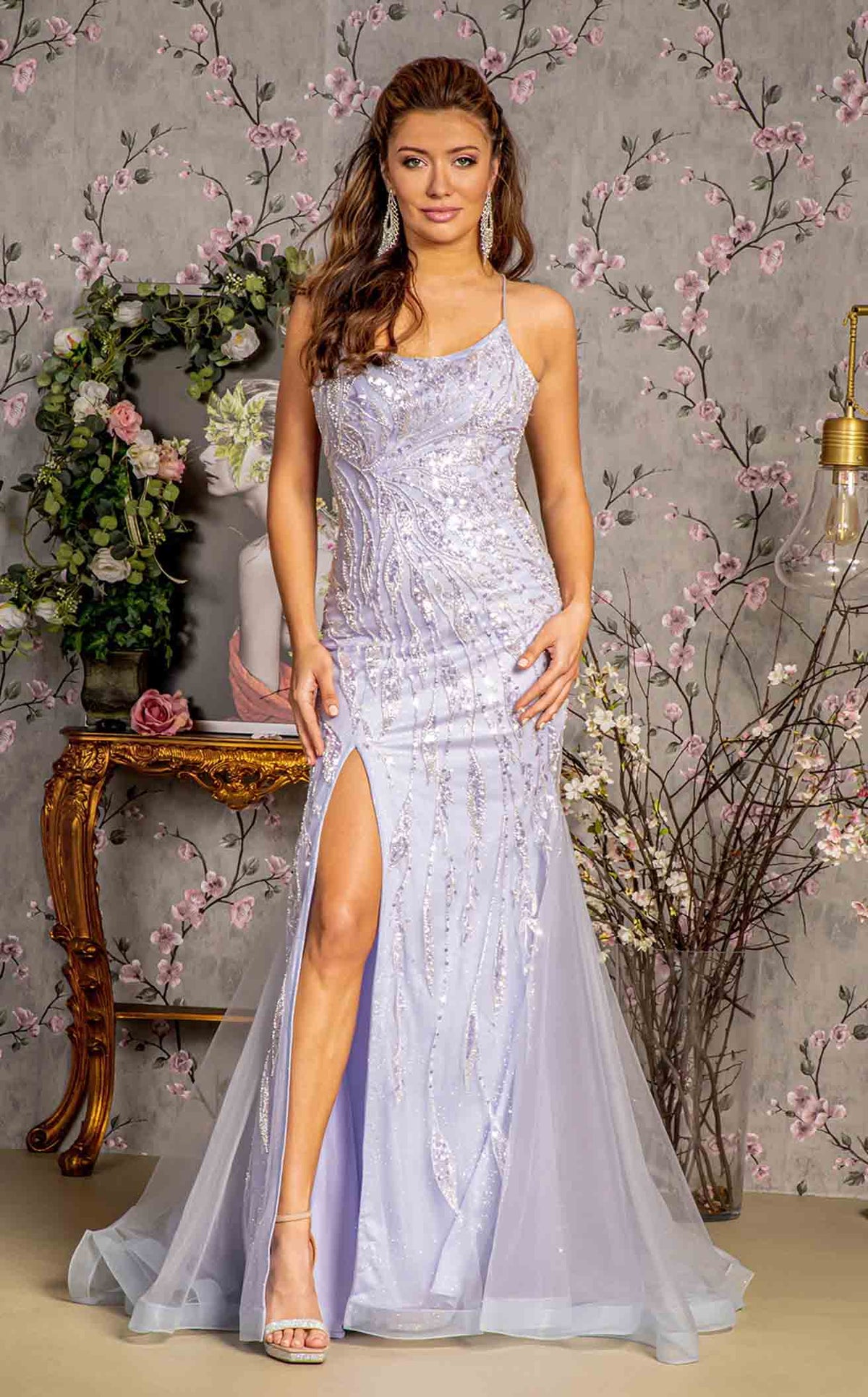 gloria's dress code for dinner Channel your inner Gloria Pritchett!  One of the most iconic characters  from the award-winning sitcom Modern Family, Gloria brings more than just  laughs, she serves major fashion moments too. From bold